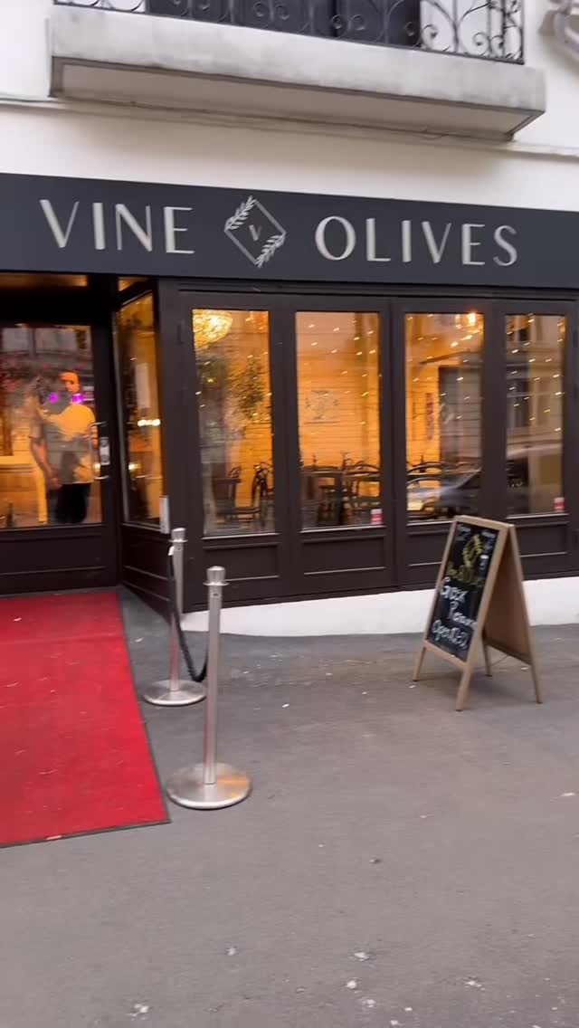 Snow outside, smiles inside ❄️✨
Nothing stops good food and good company.
#Grateful #OsloWinter #HappyGuests #RestaurantLove #SnowyOslo CommunityVibes GreekHospitality