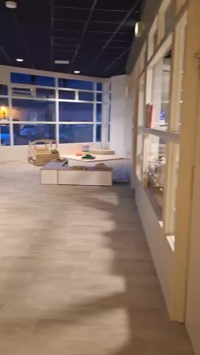 EDERVEEN - Peuterochtend De Wiebelwagen 💛
Afgelopen maandag 19 januari was het feest in Ederveen: Peuterochtend De Wiebelwagen opende haar deuren! Met vrolijke gezichtjes, speelgoed en een warme sfeer ging groep de Eendjes officieel van start! 🦆Een plek waar peuters mogen spelen, zingen, ontdekken en vooral lekker zichzelf kunnen zijn. Daarnaast wordt er ook VVE (Voor- en Vroegschoolse Educatie) aangeboden.
Alle peuters van 2 tot 4 jaar zijn van harte welkom om mee te spelen, te lachen en samen mooie herinneringen te maken! 💛