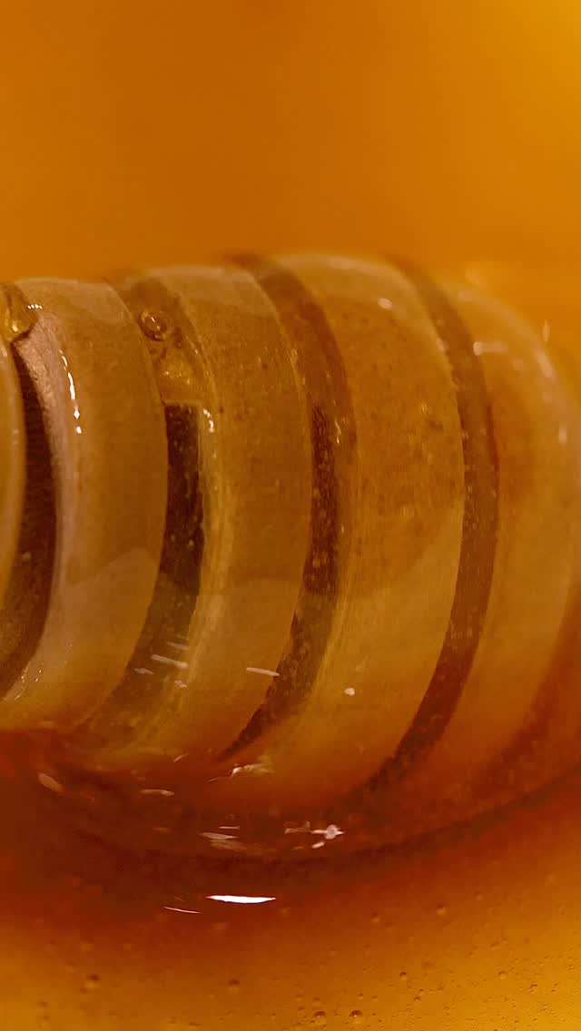 Langsam. Dickflüssig. Natur pur.
#honig
#bioimkerei
#naturgenuss
#slowfood
#handwerk