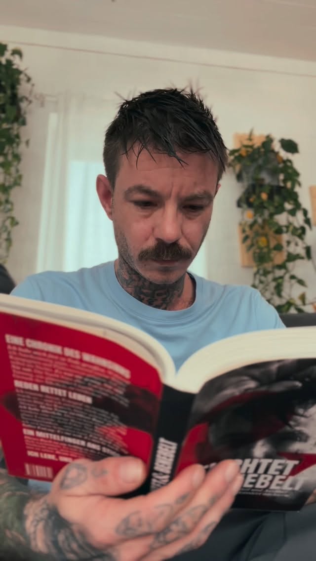 Ich setzte an und Trank! Fast 20 Jahre lang.
Mein Buch ist kein Ratgeber sondern die schonungslose Wahrheit eines ehemaligen Alkoholikers.
Danke das du auf Dich aufpasst🙏
#stigma #alkohol