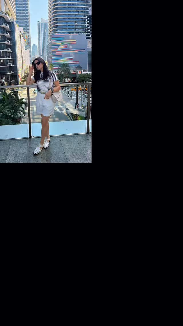 Alguns looks da viagem. Eu sei que vocês amam.
Prestenção:
📌 Não teste sapato novo em viagem.
📌 Prove os looks quando estiver fazendo a mala, e tire foto.
📌 Partes de baixo, como calças, saias, shorts você pode usar mais uma vez. Pelo menos 2x.
✨✨✨