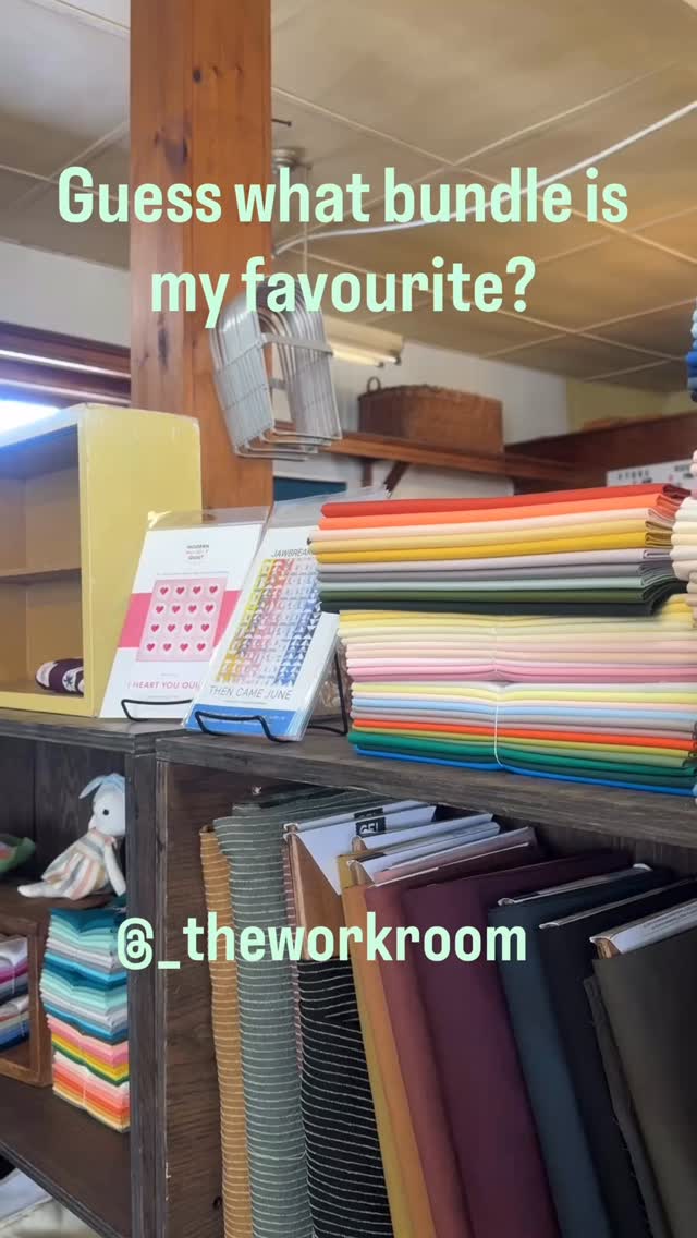 😎 What’s a sewing retreat without a shopping moment #quiltingcommunity #konabundles #bundlesofjoy