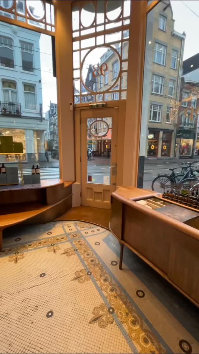 This seventeenth century building and former sweet shop is revitalized by @valentin_loellmann as @aesop Amsterdam with a beautiful invitation to pause and enjoy the Aesop ritual.
#aesop #designinspo #retaildesign #beautyhunter #designmatters