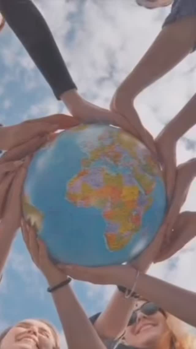 Kennst du meinen Song Herzendoktorin?
Has du eine Oma, Mama, Freundin die immer für dich da ist ?
Es gibt Menschen denen möchte man einfach nur danken ❤️❤️#herzensdoktorin #sängerin #musikausösterreich #singersongwriter #hochzeitssängerin #deutscherpop