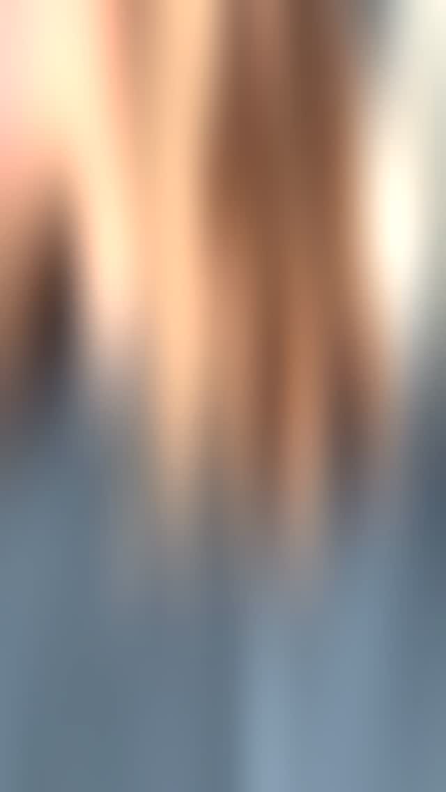 Dimensional highlights for that lived-in, cozy look that grows out effortlessly. Pair it with long layers and just a touch of texture, and suddenly everything feels lighter. Low maintenance, high joy! Beautiful color work by @cindiatnoelsy
#DimensionalHighlights #LivedInColor #LowMaintenanceHair #LongLayers #PhillyHair