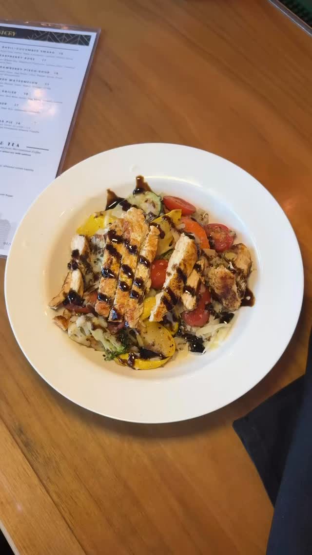 Not to be dramatic, but dinner at The Carvery might just ruin all other dinners for you.
Join us tonight for bites, booze, and a little bit of bougie. 🖤
.
.
.
.
.
#TheCarveryLB #LongBeachEats #DinnerGoals #BougieEats #VibesOnly