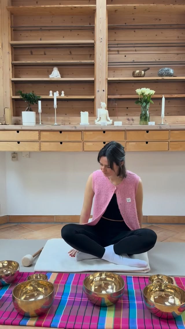 Feel the magic of SoundHealing! 🩷
Nächster Termin für ein Gruppen-Klangbad: 27.02.2026 😇
Genieße die Ruhe & Entspannung.