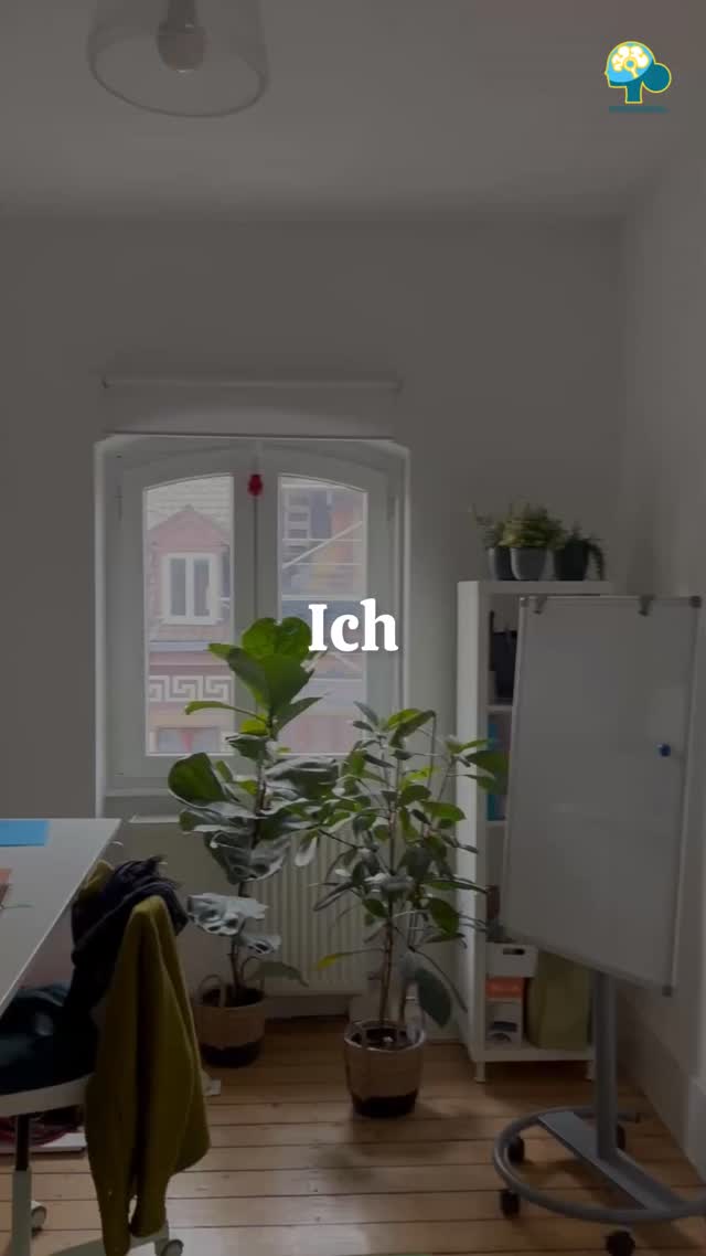 Vielleicht kennst du das.
Vielleicht auch schon sehr lange.
Du hast therapeutisch viel an Dir gearbeitet, viel verstanden, kannst Rückblicken, sehr differenziert Dynamiken erklären, aber wenn es um Deine ADHS Symptome geht, fühlst Du Dich sehr oft immer noch Orientierungslos.
Damit bist Du nicht allein.
Darum, warum ADHS Symptome bei Frauen noch oft psychologisiert werden, geht es in meinem neuen Blogartikel.
Trag Dich in den Newsletterverteiler ein und verpasse nicht die Veröffentlichung.
Herzliche Grüße,
Anja