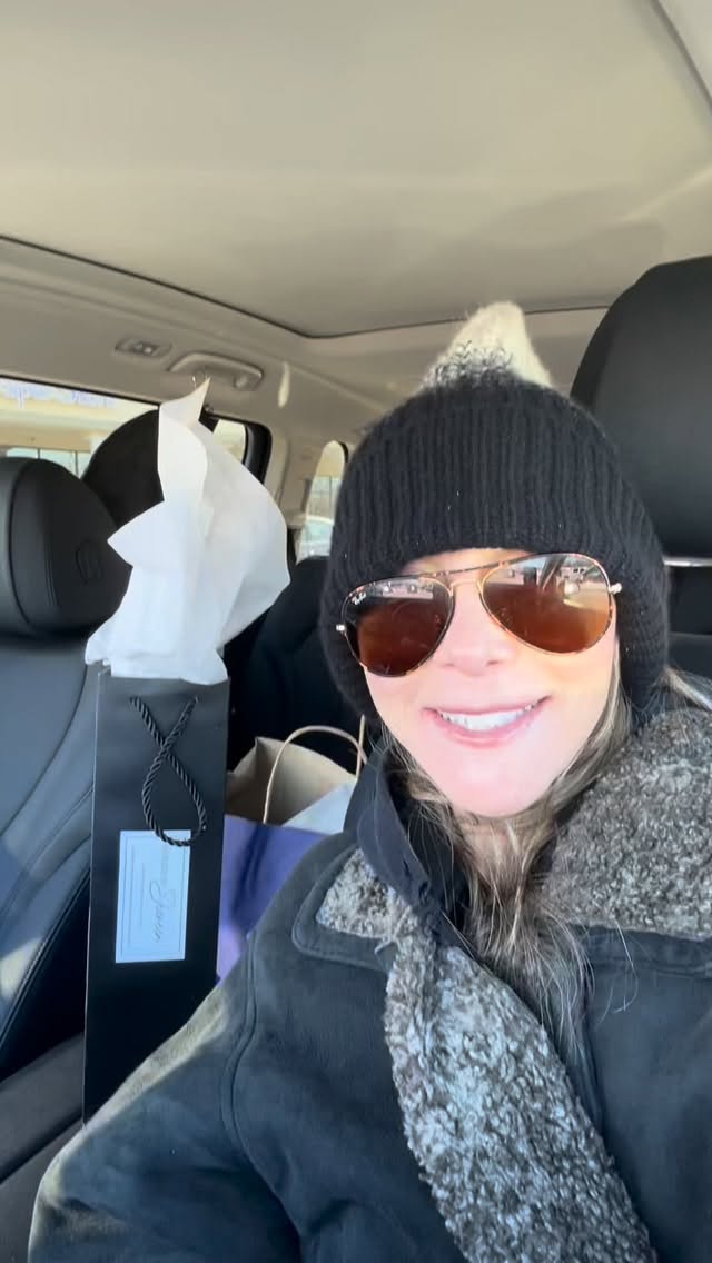 Snowy days call for a little extra care. ❄️
Dropping off a little warmth for my amazing clients during this chilly Boston week. Always happy to go the extra mile. 🤍