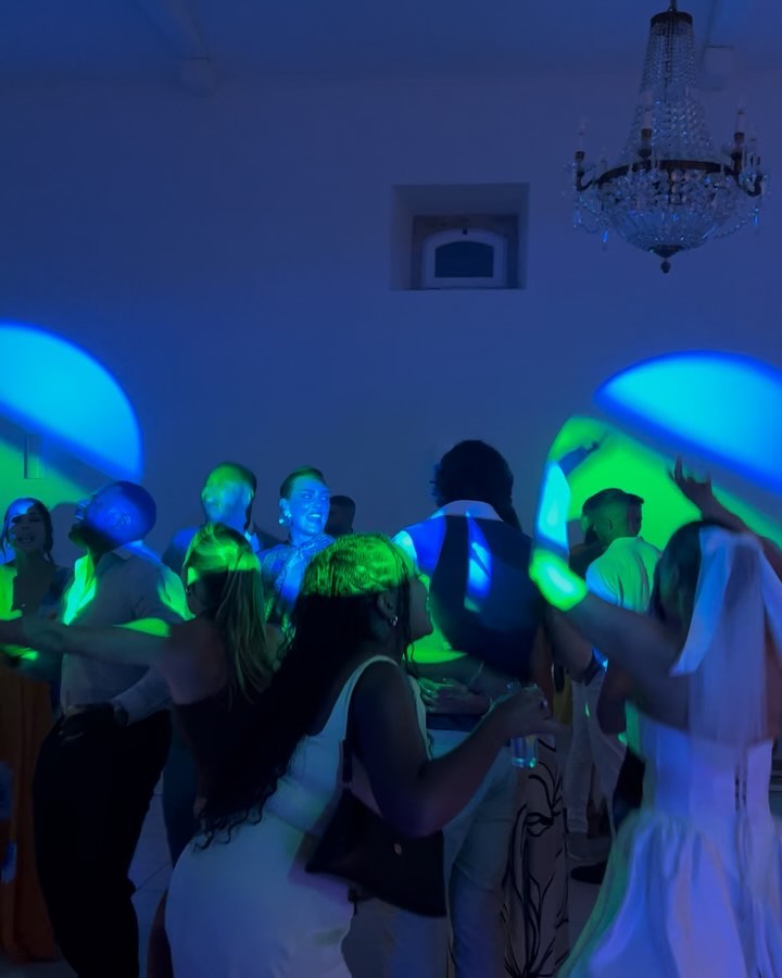 Last weekend wedding from S&A at the always beautiful @casa_sacoto what a great party it was 🚀🪩💥🕺 #destinationwedding #destinationweddings #destinationweddinginportugal #destinationweddingplanner #weddings #weddingseason #weddingstyle #weddingphotography #weddinginspiration #weddingsinportugal #casasacoto #diogoferreiradj #taylorswift #lovestory #outdoorceremony #outdoorcocktails #dancefloor #dancefloorparty #partypeople #partyhard #alphatetha #pioneerdj #seratodj #visitportugal #visitoesteportugal