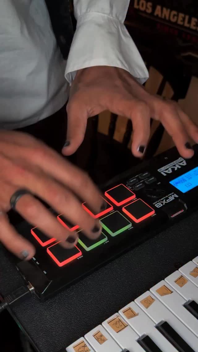 Let us call this offering of gratitude from the very bottom of my heart “Kripa”. Thank you, thank you, thank you!🙏🏽
•
#onemanband #livemusic #houstonlivemusic #instrumentalshow