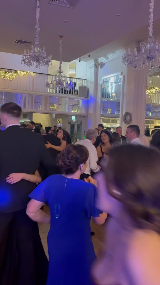 This is what happens when the beat drops in ABBA! Brass section on fire!
#irishwedding #irishweddingband #galwaywedding #wedding #gettingmarriedinireland