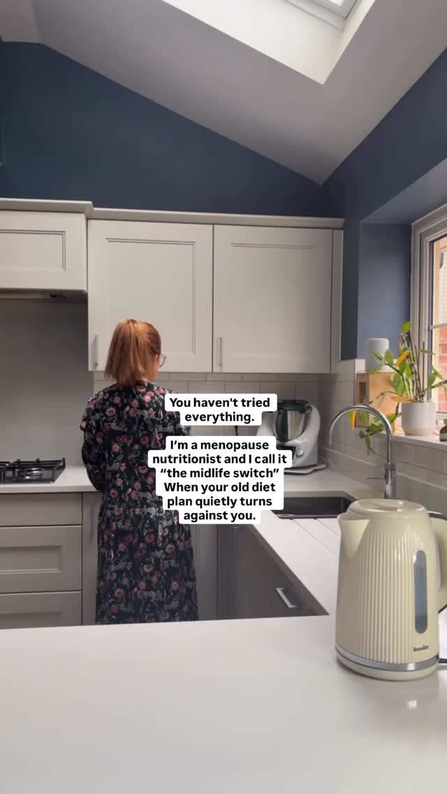 Less food. More cardio.
Worked once. Backfires now.
That approach pushes stress hormones up and metabolic flexibility down.
One thing to try today
Add strength work twice a week.
Then fuel it properly.
Why it works
Muscle improves insulin sensitivity and keeps metabolism responsive in midlife.
Follow for smart menopause strategy.
Share if cardio-only is no longer cutting it.
5. I’m a menopause nutritionist and “the midlife switch” often shows up at night.
The 3am wake-up.
Heart racing. Brain spiralling.
That’s often blood sugar crashing, not anxiety appearing out of nowhere.
One thing to try tonight
Add a protein-rich evening snack.
Why it works
Stable overnight glucose means fewer cortisol spikes and deeper sleep.
Follow for menopause sleep and energy support.
Share with someone staring at the ceiling.