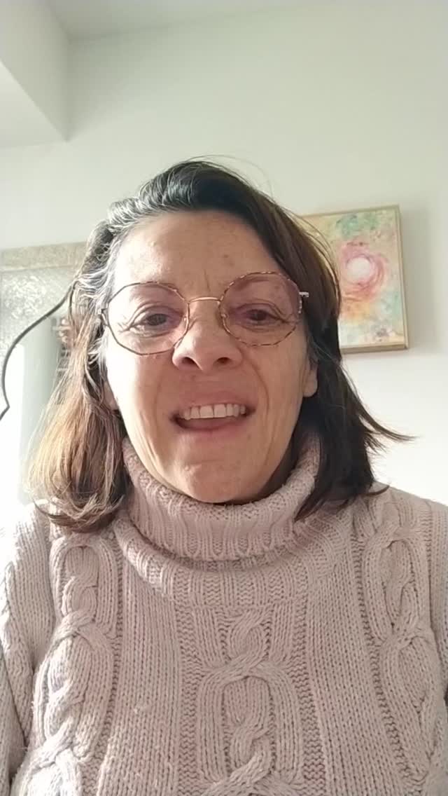 Cette semaine on essaie de se recentrer sur les tâches importantes ou celles qui doivent être terminées ( ou celles que l'on repousse depuis longtemps😉). Le bourreau dans sa part d'ombre nous montre que nous sommes sûrs, jugeant ou en mode sabotage en vers nous-mêmes et qu'il est temps de de se redonner un peu de liberté . Celle ci arrivera quand on arrivera a se recentrer, a ne plus s disperser.
Belle semaine et bon recentrage!
#connaissancedesoi
#archetypes #energetique #ombreetlumiere #emotions