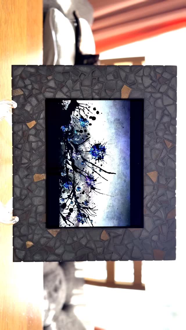 .
hope_Ⅳ コラボタイル額縁作品
株式会社シゲタコーポレーション様にタイルを貼って頂いた「オリジナルタイル額縁」を使用。
hope_Ⅳ
2023
墨、3DCG
無限に広がる人生の選択肢の先に広がる希望の光。
Endless life choices blossom endless hope for the future.
※この”動く絵”は作家本人であるNAKANOが開発した動画表示システムと
同じく本人が実用新案登録した特殊額縁で構成されているオリジナル作品。
※This “moving picture” is a unique work
that consists of a moving picture display system developed
by the artist himself, NAKANO,
and a special frame for which he has registered a utility model.
新作購入ご希望はこちらまで
https://lnkd.in/g3-X5CYA
レンタルご希望はこちらまで
https://lnkd.in/gezrnwC5
#メディアアート
#MediaArt
#NAKANOyasuhiro