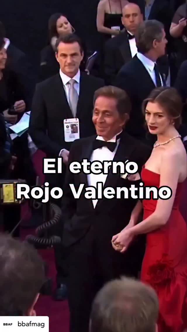 VALENTINO.
“Y después de mí el diluvio “ o “La belleza está en tu interior y el estilo se adquiere con el tiempo “ o “ La mujer quiere verse bella “
Estas frases y muchas más que escuchamos o leímos al gran maestro de la Costura Valentino nos acercan un poco a a la persona más allá del mito, del icono del creador de belleza , la misma que descubría y de la que se rodeaba con una intuición ,sensibilidad y creatividad únicas y ahora ya eternas.
Rescato este reel para rendirle mi pequeño homenaje con el color rojo bautizado con su nombre.
Un rojo inconfundible , poderoso, apasionado , lleno de fuerza como se supone que se sentirá la mujer que lo elija !
Gracias Imperatore Valentino Garavani
No necesitabas los títulos : Único. Irrepetible VALENTINO.❤️🌹
#caminovilla #fashionadvisor #homenaje #valentino #descubreconcaminovilla