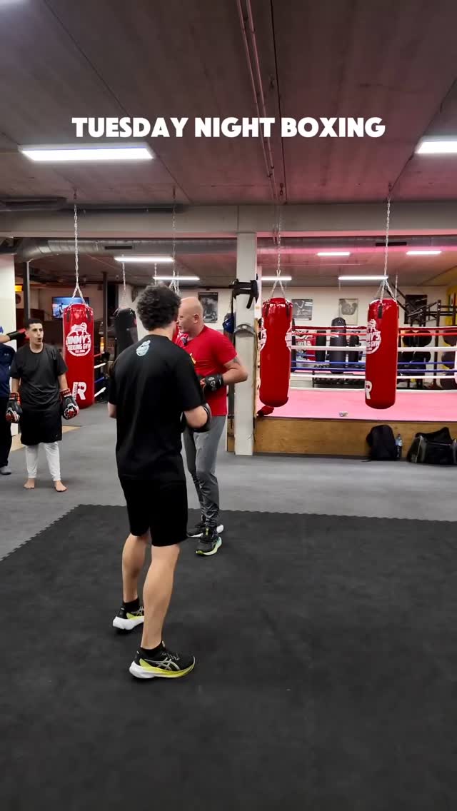 ๐ฅ Elke avond boksen bij Jimmyโs!
Van maandag t/m vrijdag van 20:00 tot 21:30