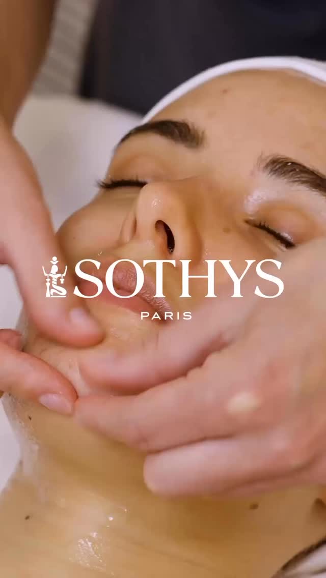 Ansiktsbehandlingen vi anbefaler akkurat nå - Hydra4 Hydrating Intensive Treatment 💆🏼
Denne intensive fuktbehandlingen gir huden en dyptvirkende fuktboost 💦 Vi benytter 6 ulike behandlingsmetoder for å gjenopprette fuktbalansen, styrke hudbarrieren og gi huden ny spenst, glød og komfort.
Denne behandlingen er for deg som kjenner at huden din er:
😖 Stram
🌬️ Tørr
😴 Gusten
💧 Dehydrert eller i ubalanse
Når vinteren melder sin ankomst og gradene faller, er dette behandlingen vi anbefaler for å lindre en hud stresset av kulde og tørr inneluft ❄️
En behandling vi elsker – og som huden din vil elske 🩵
Bestill enkelt i vår online booking!
Varighet: 1t og 15min, Pris: 1.600kr
#TemaHud #formerennvelvære #sothys #vinterhud #fuktbehandling