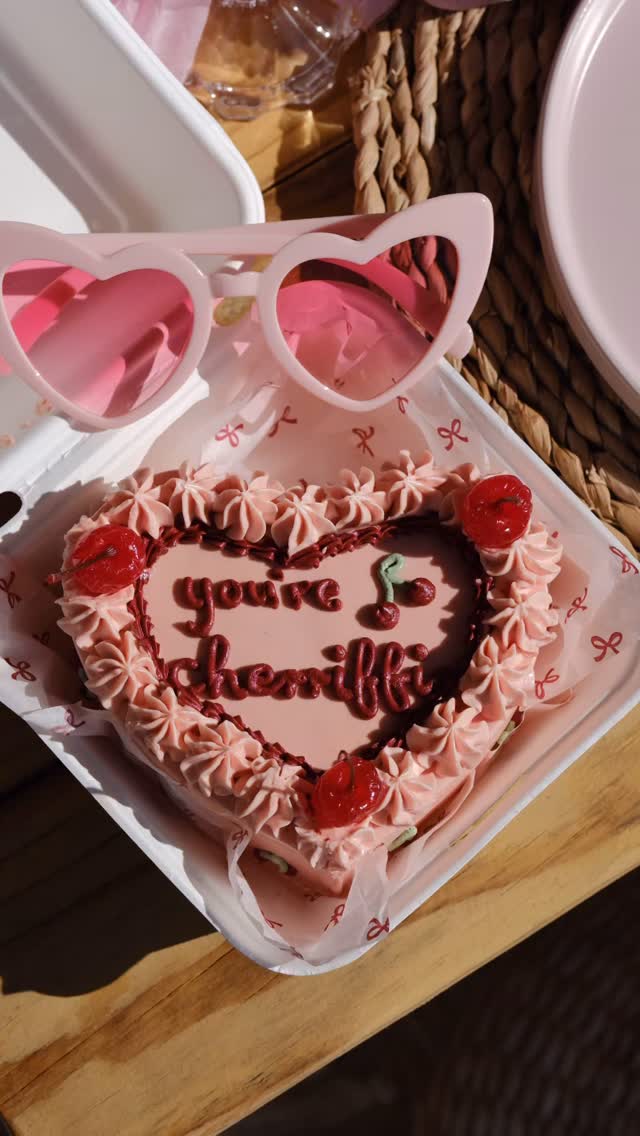 Cake + Friendship = Life
With Janu-worry almost in our review mirror itโs time to send out those party invites and get planning your Epic Galentines Party โค๏ธ
Looking for the perfect cake .. we got you girl ๐. Go to the link in our Bio and secure your spot
#galentines #customcakes #lovecake