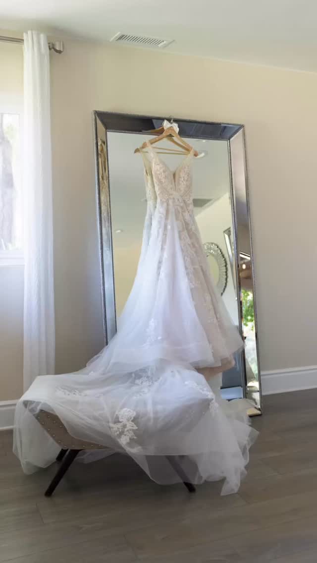 Florals, Flatlays and falling head over heels with every details 🤍
We just love how @alexandjanaphoto capture these details for our couples to look back on. While they might seem like small details, having a flatlay that displays what shoes you wore, what perfume you smelled like and how shiny and new those rings were, are always fun to look back on. Not to mention the other special details about your day that you wanted to include. We love when each of details and moments get captured.
Venue & coordination @circleoakranchweddings
Photos @alexandjanaphoto
Cake @lila.cakeshop
Florist @letaverbena
#wedding #details #weddingdetails #weddingtrends #weddingideas #socalweddingvenue #temeculaweddingvenue #weddingday #weddingplanner #weddingphotographer #engaged #married #ido