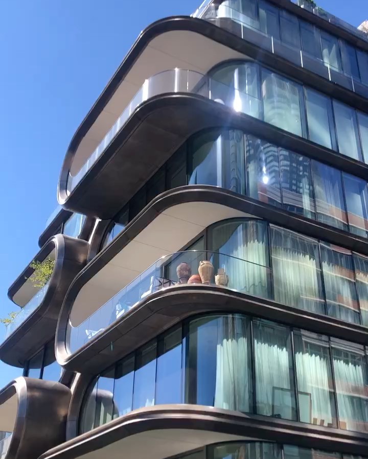 Not over it! …this place converts anyone that loves old buildings with these undeniably cool, breathtaking gigantic human creations.
(I get nervous looking at them 🤫 🦋)