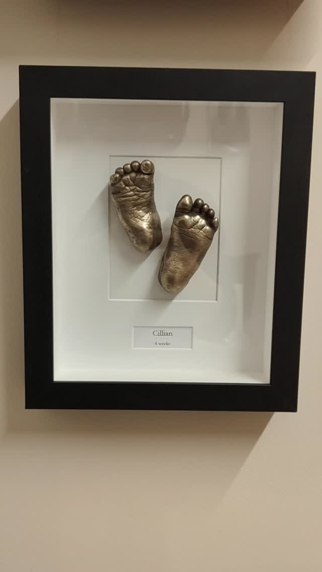 Every crinkle, every detail. Perfectly preserved in bronze and framed. Classic and timeless.
The perfect gift, I need to say no more.
Bookings available for free in your home in Manchester and London