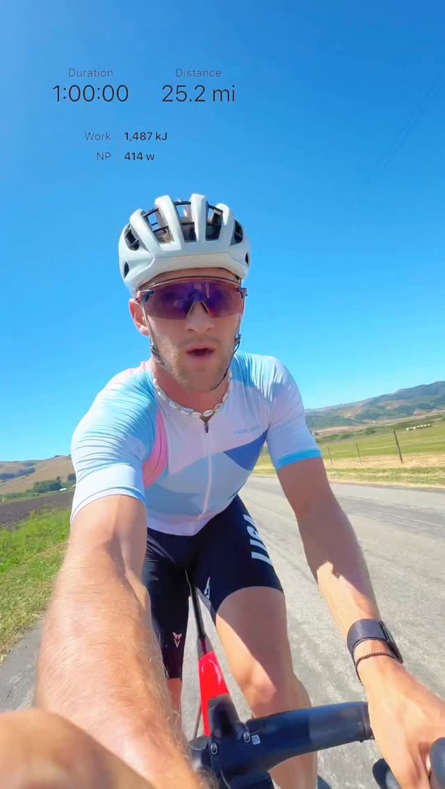 The theory of relativity in action:
Every cyclist knows that an hour of Zone 2 is not even remotely the same as as hour of effort 😂⏱️
Maybe Einstein was a cyclist 👀