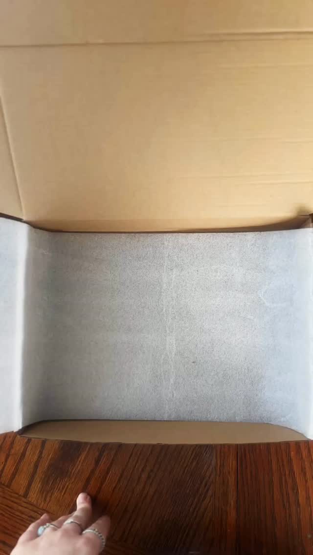 Pack a lil bookish-themed mystery art box with me! A sweet box of surprises to treat yourself or someone you love ❤️
#mysterybox #packwithme #shopsmallkc #artskc