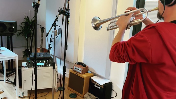 It’s been a brassy week this week with sir @richard_mead_music and the two incredible trumpet and sax players @patchworkpeaches and @juliannicholas16 🎷 🎺 🎶 🕺
-
-
-
#brassypop #brasspop #brass #trumpet #sax #saxophone #productionmusic #musicforproductions #musiccomposers #musicproducer #studiolife #producers #producerlife #funwithbrass #funwithtrumpet #funwithsaxophone