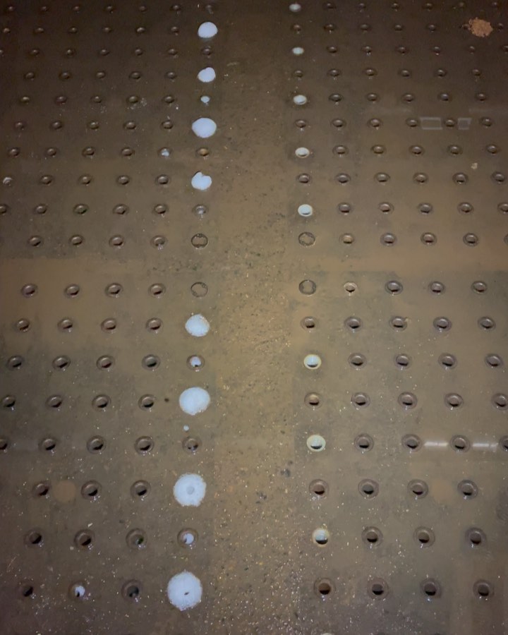 Travail de transfert sur bio filtre Biostyr, système d’aspiration du surnageant en continu.
#biostyr #biostyren #biofiltre #pompage #wastwater #traitementeau #vidange #chamonix