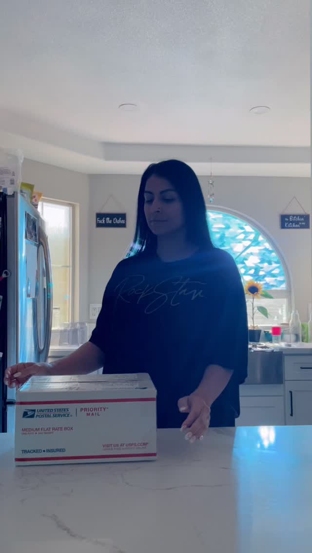 Shoutout to @imsostockton for the merch haul! 🛒 Check out their site for merch like hoodies, beanies, tees and my fav ski masks for the east coast cold, the dusty desert or if you just wanna be incognito 🥷🏽
Thank yall for the goodies 🙏🏽 I gotta make it to Stockton one day 🔜
#imsostockton
#merchdrop
#supportlocalbrand
#smallbusinesslife
#proudofus