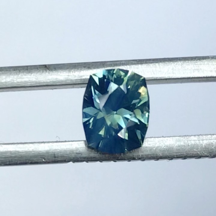 Saphir d’Auvergne (France 🇫🇷). Taille coussin 0,98ct dimensions : 6,31 x 5,02mm H : 3,90mm . Taille de précision. Naturel, non chauffé, non traité.
Lien vers la boutique dans la bio.
French sapphire 🇫🇷 from Auvergne. Cushion 0,98ct . Dimensions : 6,31 x 5,02mm H : 3,90. Precision cut. Natural, unheated, untreated.
#saphir #saphirdefrance #saphirdauvergne #frenchsapphire #finegems #exceptionalgemstones #teal #tealsapphire #bluesapphire #naturalgemstone #ethicalgemstone #ethicallymined #naturalsapphire #unheatedsapphire #saphirnaturel #pierresethiques #joaillerieethique
#sapphire #gemme #cuttinggemstones #precisioncut #ethicaljewelry #highjewelry #jewelrydesign #statementjewelry #hautejoaillerie #minetomarket #jewelrydesigner #jewelryblogger #gemstonetraceability