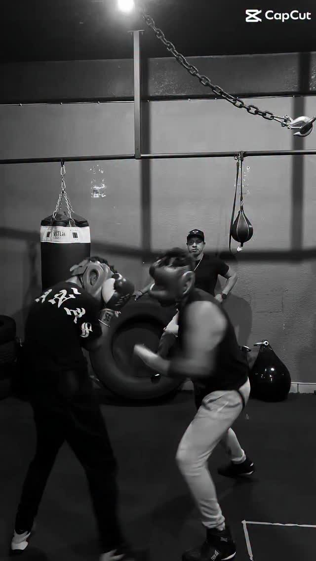 Sparring Day en ARCILERY🥊
El chiste no es lastimar, es aprender, medirnos y mejorar errores.
Golpes con intención, técnica con respeto.
.
.
.
.
.
.
.
#teamarcilery #sparringday👊 #boxeomexicano🇲🇽
