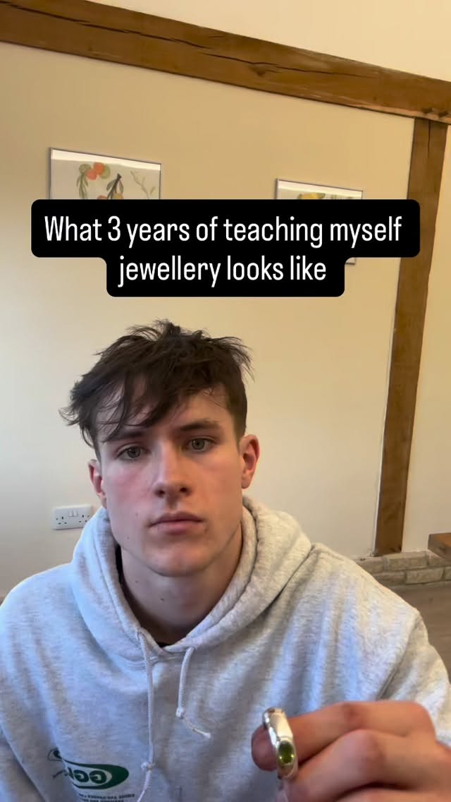 Time really does fly!
.
.
.
#customjewellery #engagementrings #fiance