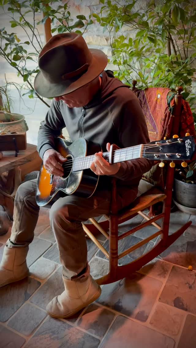 SUNNY SUNDAY “LOOK” ….. a few thoughts about the exhortations from Jesus in Matthew 6 and John 4 that guide us away from the works of the flesh and the worldly corruption and directs us toward the eternal calling of trust in the redemptive work of Jesus Christ. If you are a true believer in Christ, you have the dunamis dynamic power of the Holy Spirit dwelling inside of you. As you die to yourself, humble and submit your heart to Him, you have the ability to be a vessel of light in the white harvest field. Look unto Jesus, the author and finisher of your faith. #look #harvest #jesusmusic #birds #snow