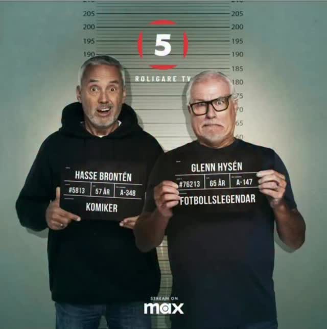 Vårt lag! 👍🏼😃 ”Jagad” har premiär den 4 mars 💥
Går det att hålla sig undan i ett samhälle där alla har en kamera i fickan, och där folk dessutom kan känna igen dig?�Snart får ni svaret.
I Jagad, är jag på flykt tillsammans med ingen mindre än legenden Glenn Hysén (go gubbe deluxe ❤️)��Tillsammans med de andra lagen har vi en gemensam utmaning: att inte åka fast.
Vi gör allt för att ligga steget före Robert Aschberg och hans team av professionella jägare, utredare, analytiker 😱 @_lenaljungdahl_ mfl 😱samtidigt som hela Sverige potentiellt jobbar emot oss.
Vill du se hur det går när Glenn och jag försöker tänka ”snabbt”, hålla oss gömda och fatta ”kloka” beslut under extrem press?�Då ska du såklart följa serien, och hänga med oss under vår flykt.
Det här blir nerv, kaos, skratt… och garanterat några riktigt dåliga beslut. #Jagad