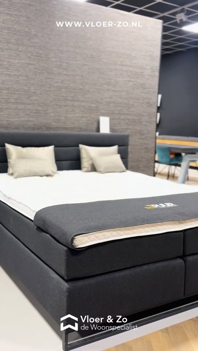 Ook deze boxsprings verdienen een plek in de spotlight!
In onze showroom vind je verschillende slaapkameropstellingen, elk met een eigen sfeer, uitstraling en comfort. Kom langs, laat je inspireren en ontdek welke boxspring het beste bij jou past. Zo ervaar je zelf hoe een bed niet alleen comfortabel is, maar ook bijdraagt aan de uitstraling van je slaapkamer.