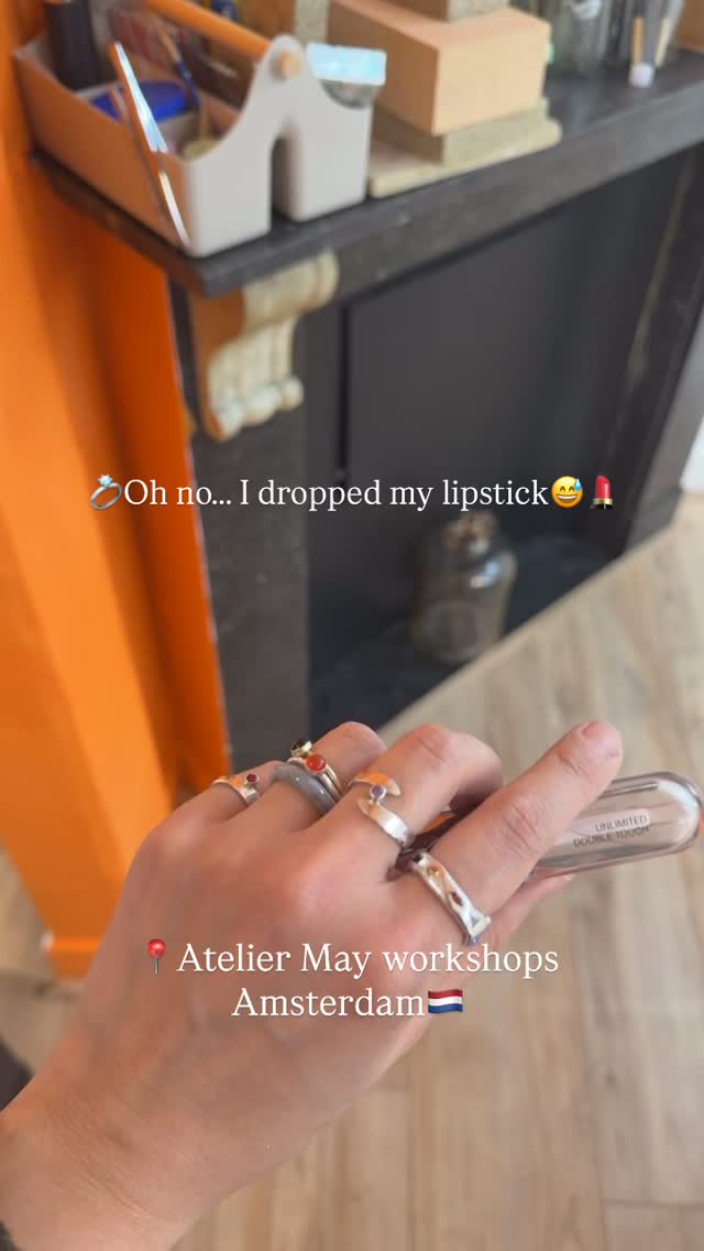 Oh nooo, not my lipstick 😝 Do you also love jewelry? Let’s make it yourself using real goldsmithing techniques in our atelier in Amsterdam 🇳🇱 Starting from €79 #amsterdam #funthingstodoinamsterdam #silver #gold #gemstones audio by @uyenninh 🫰
