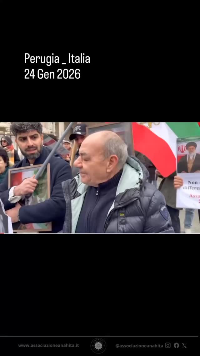 Servizio televisivo del canale Perugia TV sulla presenza degli iraniani residenti nella città, in data 24 gennaio 2026, in sostegno alla Rivoluzione del popolo iraniano.
Nel servizio viene documentata la manifestazione, durante la quale i partecipanti hanno scandito il nome del Principe Reza Pahlavi e hanno offerto una narrazione diretta e autentica della realtà dell’Iran e delle rivendicazioni del popolo iraniano, dando voce alle speranze, alle richieste e alla volontà di cambiamento dei propri connazionali.
🎬 Servizio a cura di: @insta_perugia_today
#rivoluzioneiran2026