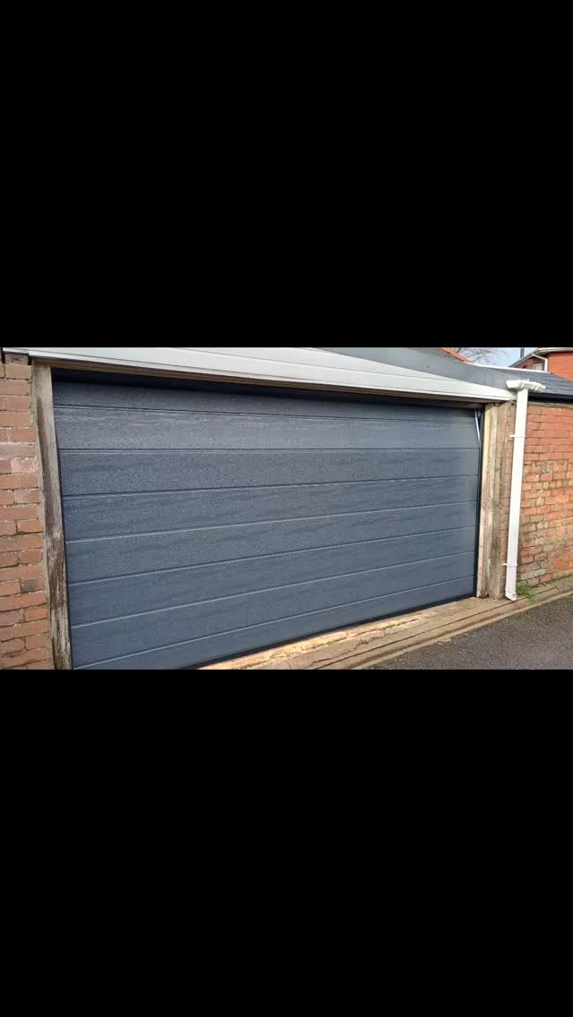 Nice sectional insulated door.
Anthracite grey