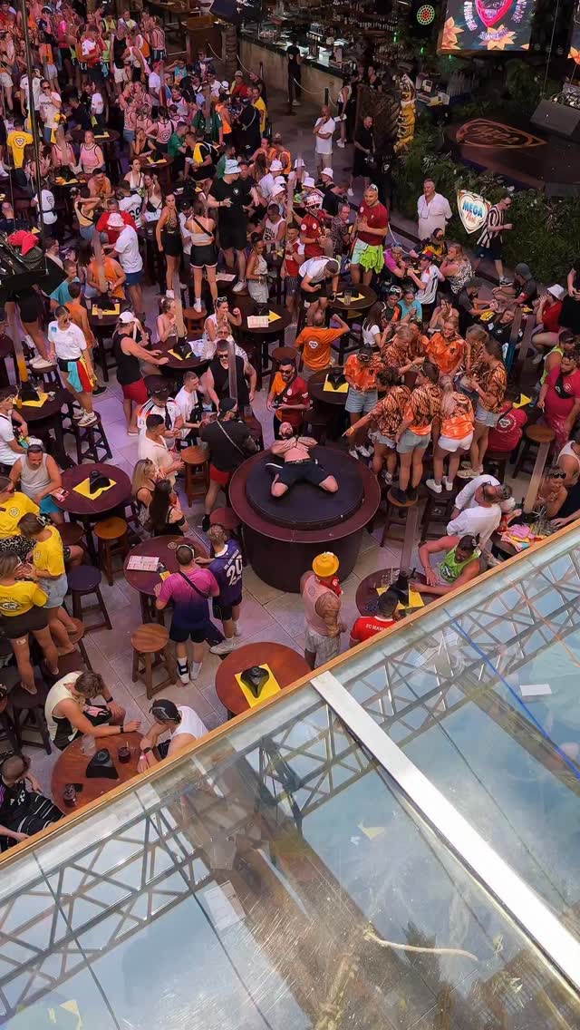 Er tanzt sich schon mal warm fürs große Megapark Opening vom 23. April bis 26. April, was ihr auf keinen Fall verpassen solltet 🥳 #megapark #opening #ifeelmega #unitedpartypeople