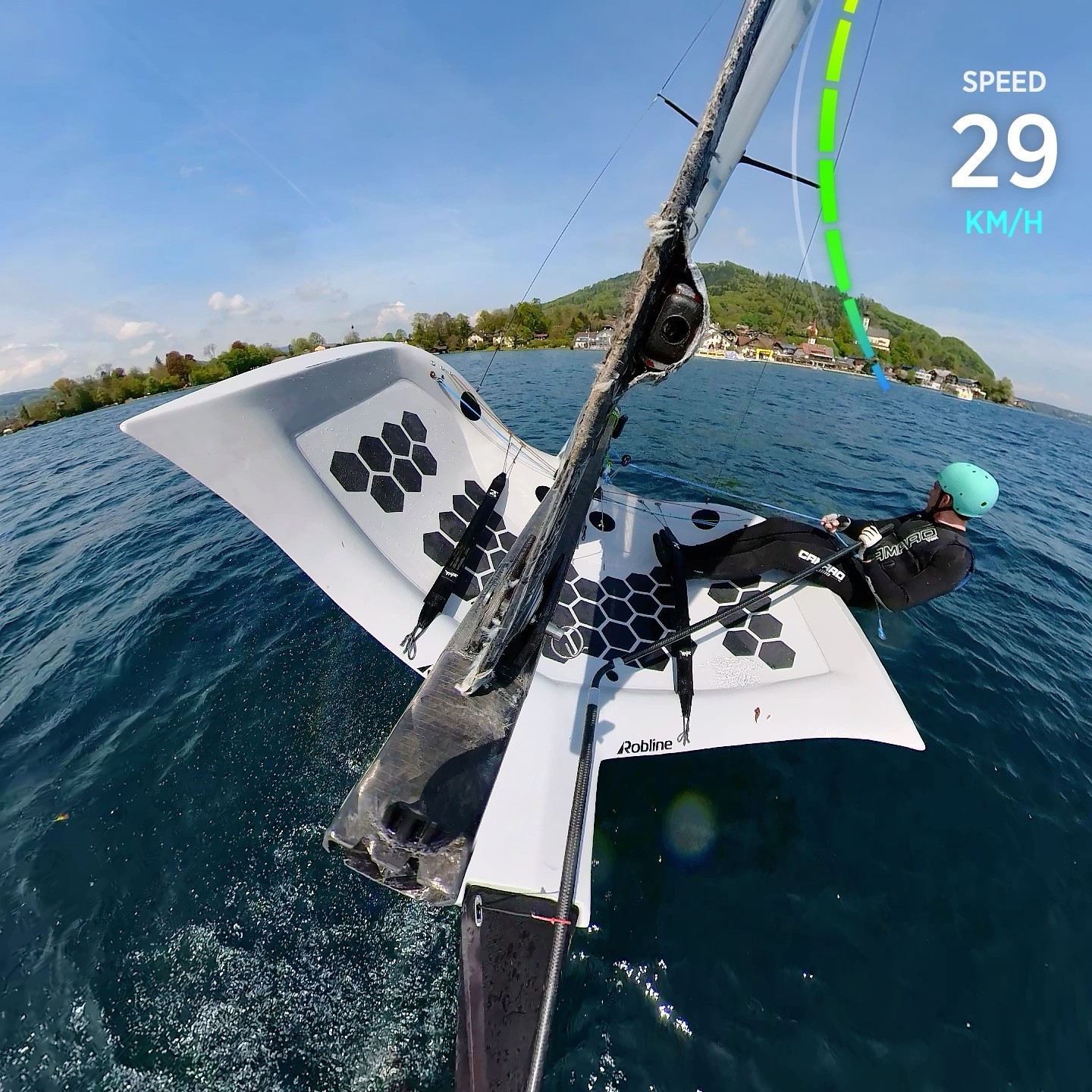 Finally my first day of sailing in 2023!! 12kn breeze and lots of sun... worlds are soon so I need to get rid of my winter rust. #schönleitnerboot #vakaros #roblineropes #allensailing #camarowatersports #attersee #uycas #mothsailing #foiling @vakaros_sailing @allen_sailing @roblineropes @camaro_watersports