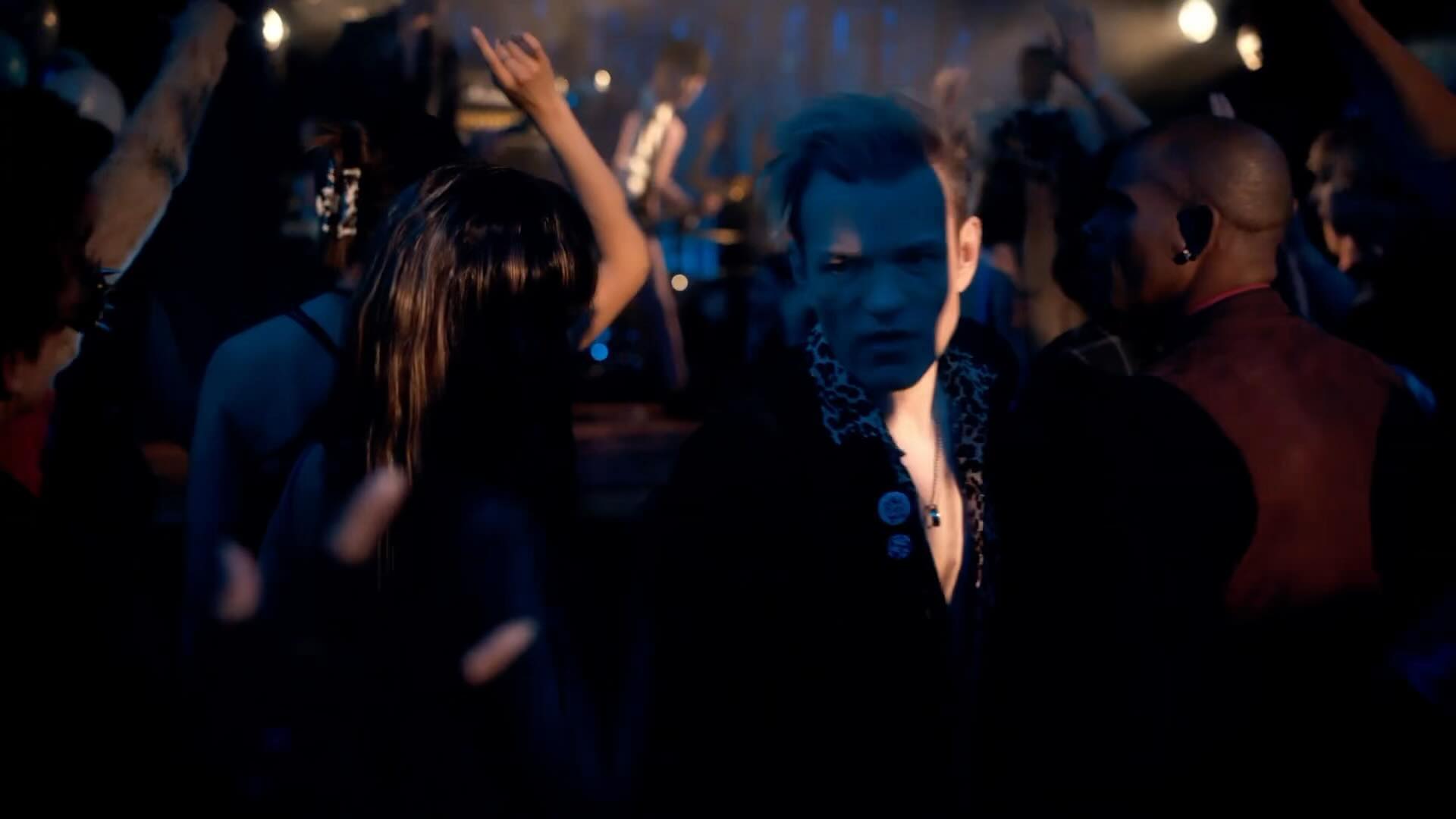 What was your favorite part of the new @sum41 MV? I can’t decide between the food fight, egging a cop car, or getting sprayed with a fire extinguisher. Check out the full vid for all of Young41’s shenanigans #sum41