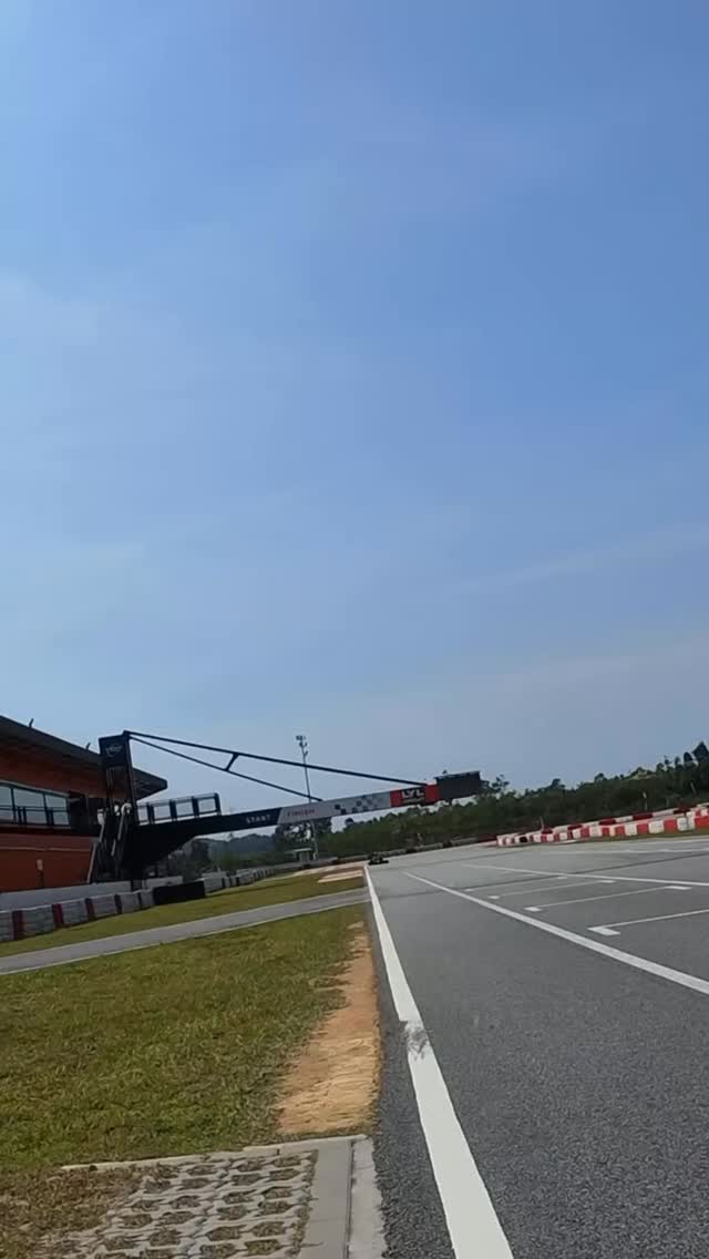 Back in a kart at LYL after a year! Body not used to it😂
#lorracing #kartrepublic #kartingemotionandpassion