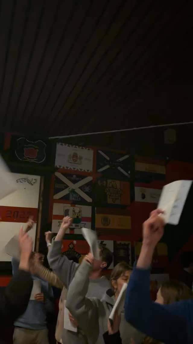 Cozy chaos, just like we promised๐ป๐ถ
Beer, songs, laughter โ and memories made ๐๐ผ
This was our cantus โจ