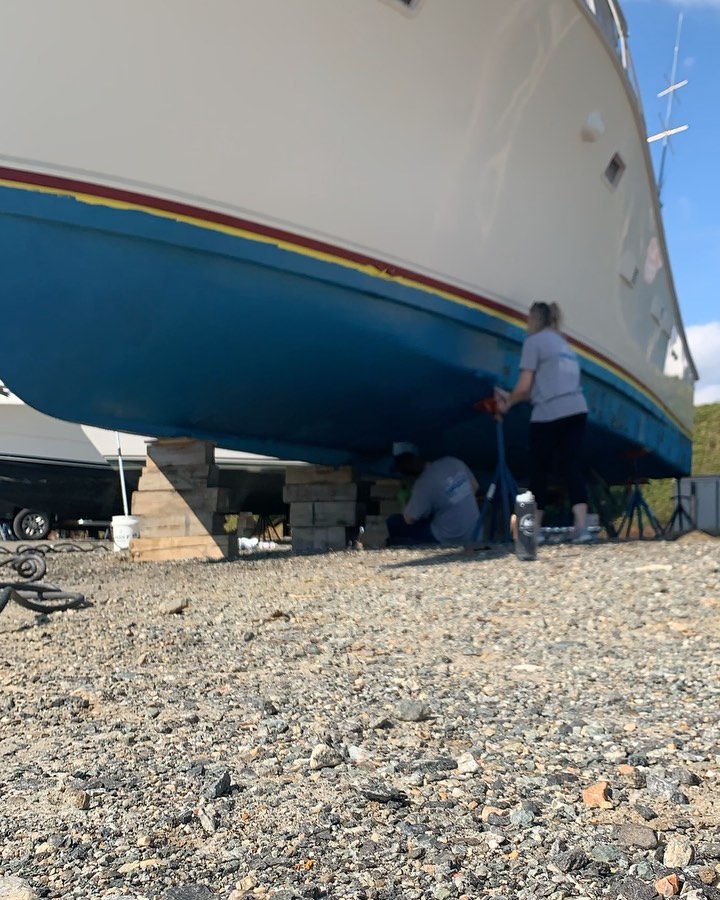 Little throwback to October and all the work that it takes to keep a charter going. Bottom paint, props, underwater lights, varnishing wood, repainting the cockpit, waxing the hull. Soon it’ll be time to do it again 🙃 let’s catch some fish first #havoccharters #sportfishing #post #cobiafishing #cobia #lynnhaven #vabeach #interlux #pennreels #offshorefishing #charterboat