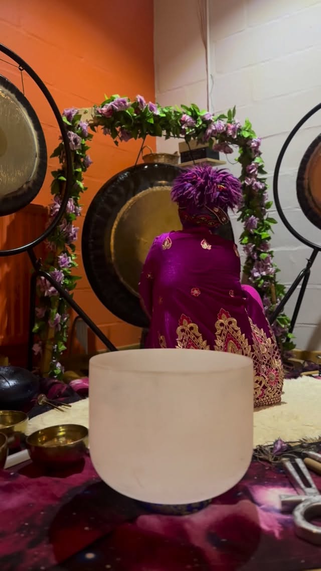 Sunday sounds .. .. ✨
Yin Yoga with Sound Bath with Paula Ahlberg & Kwali Kumara 🐍
These deep, resonant vibrations move through the body, gently calming the nervous system and bringing the brain into relaxed, meditative states.
These vibrations help release physical tension, quiet mental chatter, and support the body’s natural ability to rebalance and restore itself…
Both Paula & Kwali will be guiding you through these magical events every month and through the seasons
✨ 🌙 🌞 @paulajahlberg @kwali_kundalinitemple
#soundbathmeditation#soundbathsunday#suffolkwellness#soundbathing#yinyoga