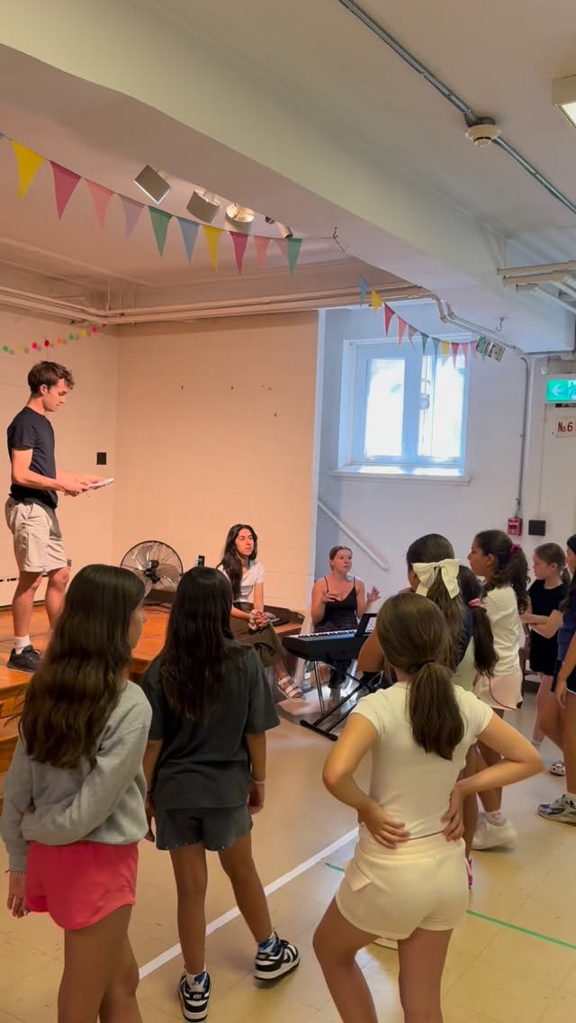 For the kids who love to sing loud, bring stories to life, and dance it out 🎭✨
Our Musical Theatre program, in collaboration with @melimelomtl , is a two‑week Wicked: For Good inspired adventure where campers dive into acting, singing, and choreography 💃🏻 no experience needed!
Ages 7–14.
Spots are limited
Link to register in bio! #montrealdaycamp #montreal #musicaltheatrecamp #montrealkids #campdejour