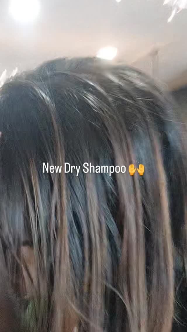 Introducing Maria Nilla Dry Shampoos 🙌🙌🙌
The best Dry shampoos I've ever tried- forced me to take a video of my greasy hair just to show everyone the magic! I've been on the hunt for the perfect dry shampoo for years and we finally found it.
🧡Soothing dry shampoo- sooths and hydrates dry scalps while removing oils and making your hair feel/look fresh and clean
🩵Invisible dry shampoo- removes oil and refreshes dirty hair leaving a matte but lightweight clean result
🩶Cleansing powder- aerosol free powder dry shampoo that easily makes your hair look clean and fresh
All of them have great ingredients, are completely invisible no matter the color of your hair and dont leave any residue or heavy product feeling! No white cast! Long lasting bottles at an affordable price!
You can find these at the salon or on our online store which is linked on our profile!