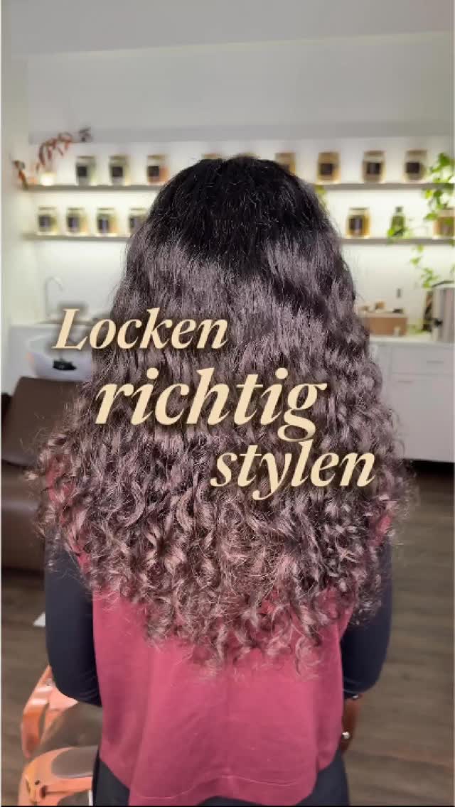 Alle Produkte auf lockenelite.at 🌱 😊
#lockenspezialist #lockenfriseur #naturfriseur #wien #locken #curlyhair #hairstyling #lockenelite
